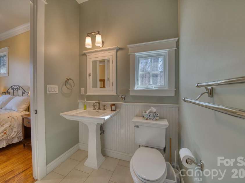 192 Woodruff Lane, Black Mountain, NC 28711.  MLS# CAR4357405, YatesRealty ID 11587. 