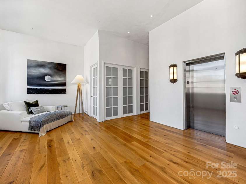 75 Broadway Street, Asheville, NC 28801.  MLS# CAR4219180, YatesRealty ID 11589. Foyer gallery space in this completely reconstructed home