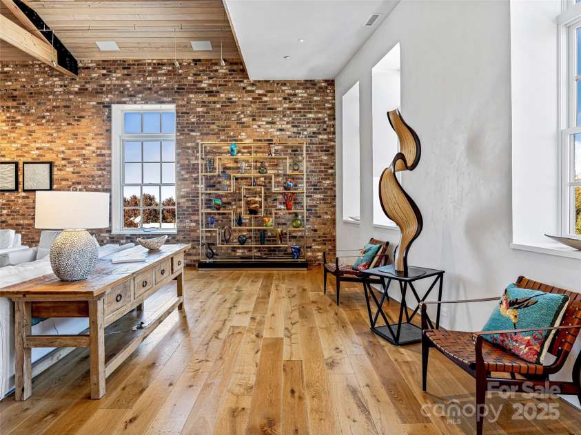 75 Broadway Street, Asheville, NC 28801.  MLS# CAR4219180, YatesRealty ID 11589. Warm and inviting