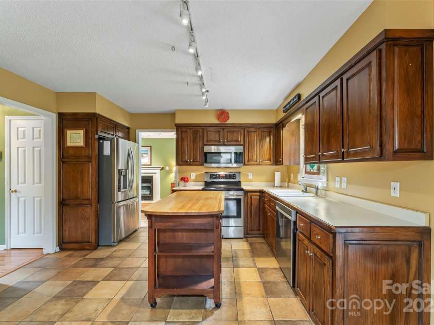 4617 Harbor View Terrace, Morganton, NC 28655.  MLS# CAR4299369, YatesRealty ID 1159. 