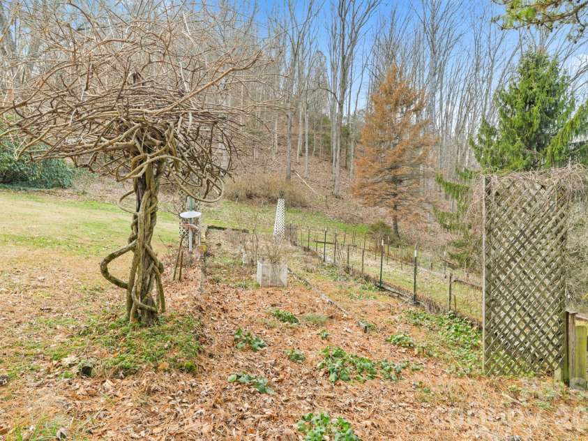 470 Ela Lane, Bryson City, NC 28713.  MLS# CAR4358467, YatesRealty ID 11591. 