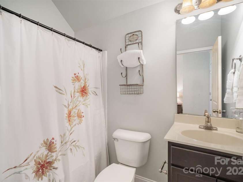 5172 Norway Road, Rock Hill, SC 29732.  MLS# CAR4242482, YatesRealty ID 11591. Full bathroom
