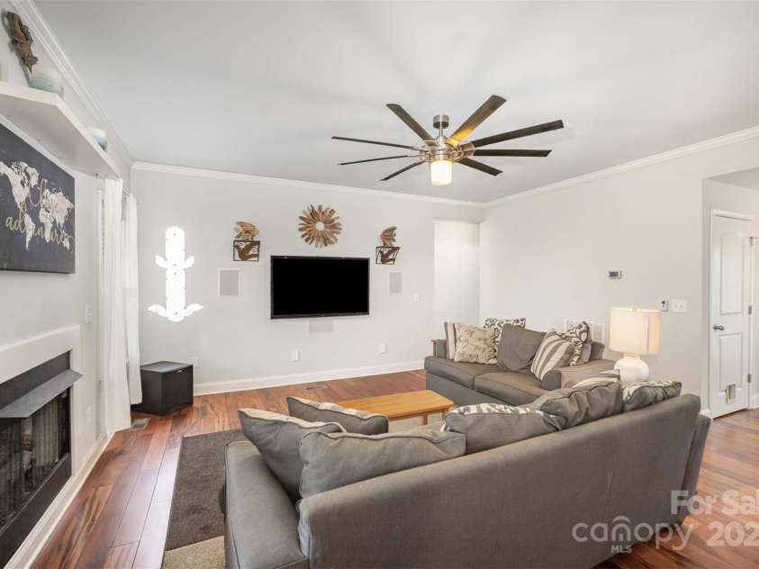 5172 Norway Road, Rock Hill, SC 29732.  MLS# CAR4242482, YatesRealty ID 11591. Large family room