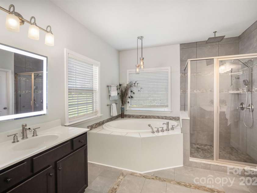 5172 Norway Road, Rock Hill, SC 29732.  MLS# CAR4242482, YatesRealty ID 11591. Large primary bath