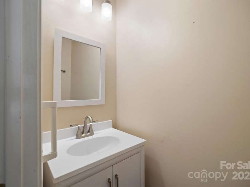 4100 B Christine Lane, Waxhaw, NC 28173.  MLS# CAR4255200, YatesRealty ID 11592. 