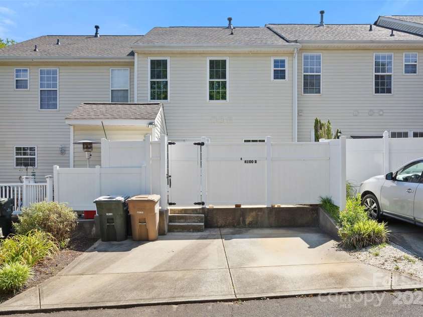 4100 B Christine Lane, Waxhaw, NC 28173.  MLS# CAR4255200, YatesRealty ID 11592. 