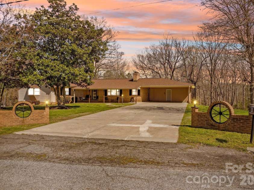 5075 Lakeview Drive, Salisbury, NC 28147.  MLS# CAR4357722, YatesRealty ID 11592. 