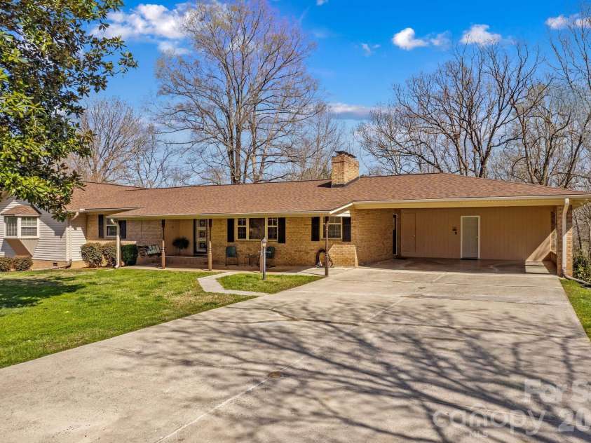 5075 Lakeview Drive, Salisbury, NC 28147.  MLS# CAR4357722, YatesRealty ID 11592. 