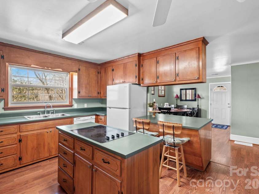 5075 Lakeview Drive, Salisbury, NC 28147.  MLS# CAR4357722, YatesRealty ID 11592. 