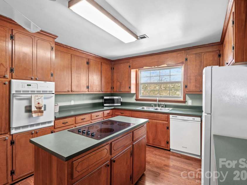 5075 Lakeview Drive, Salisbury, NC 28147.  MLS# CAR4357722, YatesRealty ID 11592. 