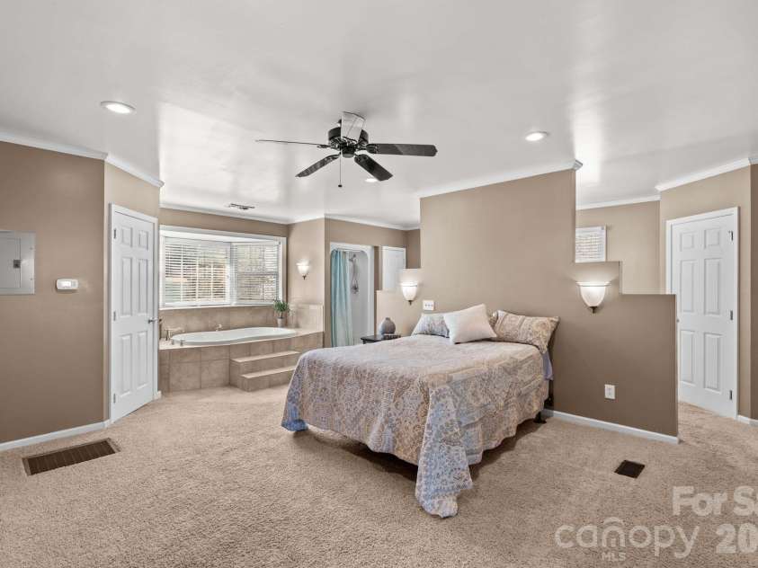 5075 Lakeview Drive, Salisbury, NC 28147.  MLS# CAR4357722, YatesRealty ID 11592. 