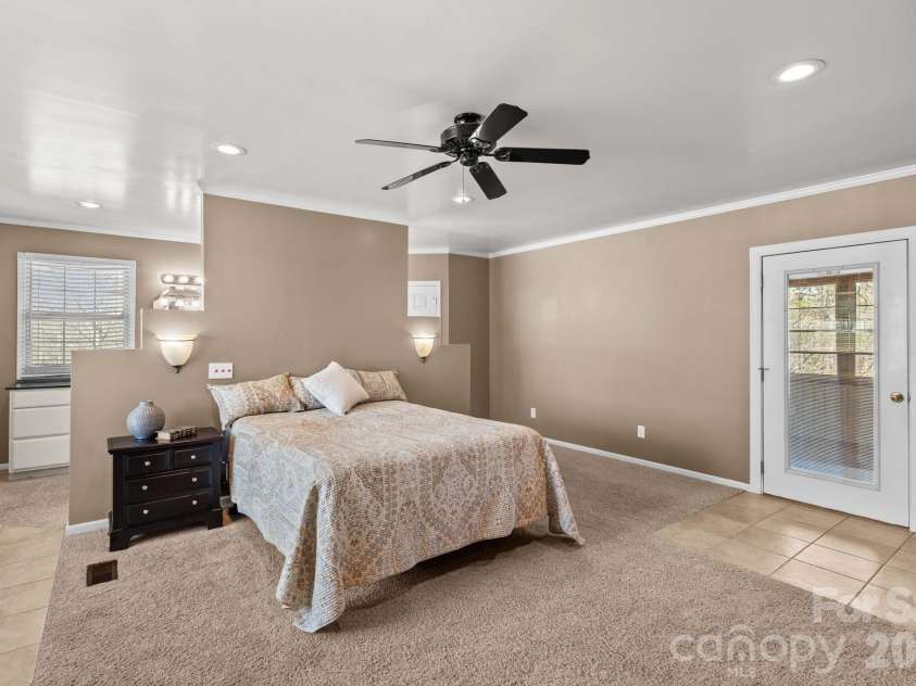 5075 Lakeview Drive, Salisbury, NC 28147.  MLS# CAR4357722, YatesRealty ID 11592. 