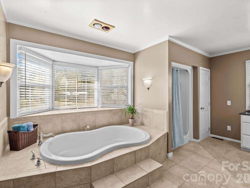 5075 Lakeview Drive, Salisbury, NC 28147.  MLS# CAR4357722, YatesRealty ID 11592. 