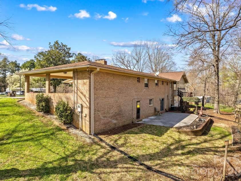 5075 Lakeview Drive, Salisbury, NC 28147.  MLS# CAR4357722, YatesRealty ID 11592. 