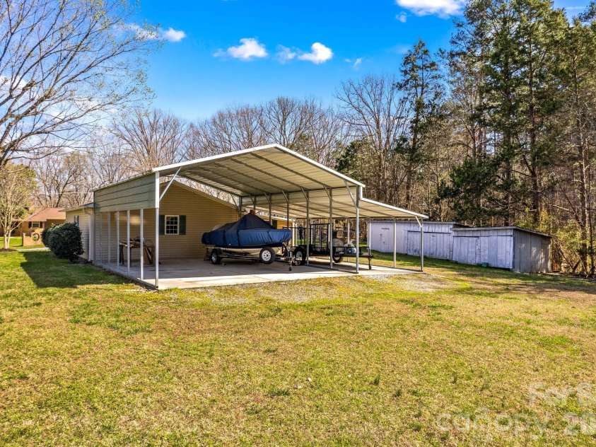5075 Lakeview Drive, Salisbury, NC 28147.  MLS# CAR4357722, YatesRealty ID 11592. 