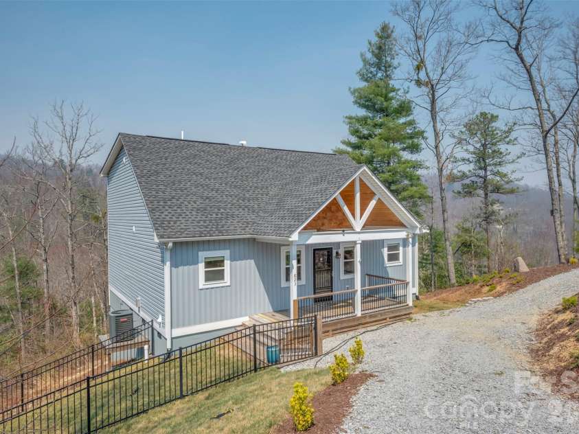 823 Silverstone Drive, Hendersonville, NC 28792.  MLS# CAR4357861, YatesRealty ID 11593. 