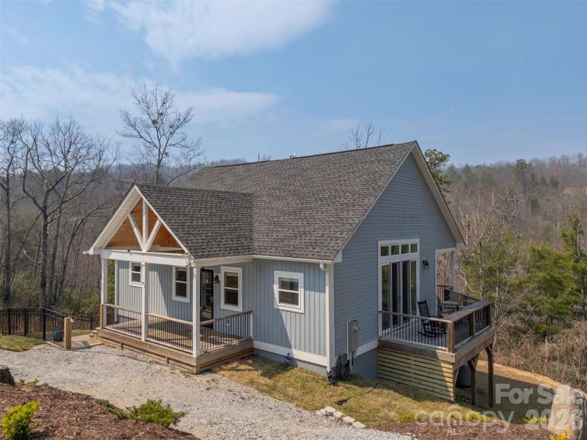 823 Silverstone Drive, Hendersonville, NC 28792.  MLS# CAR4357861, YatesRealty ID 11593. 