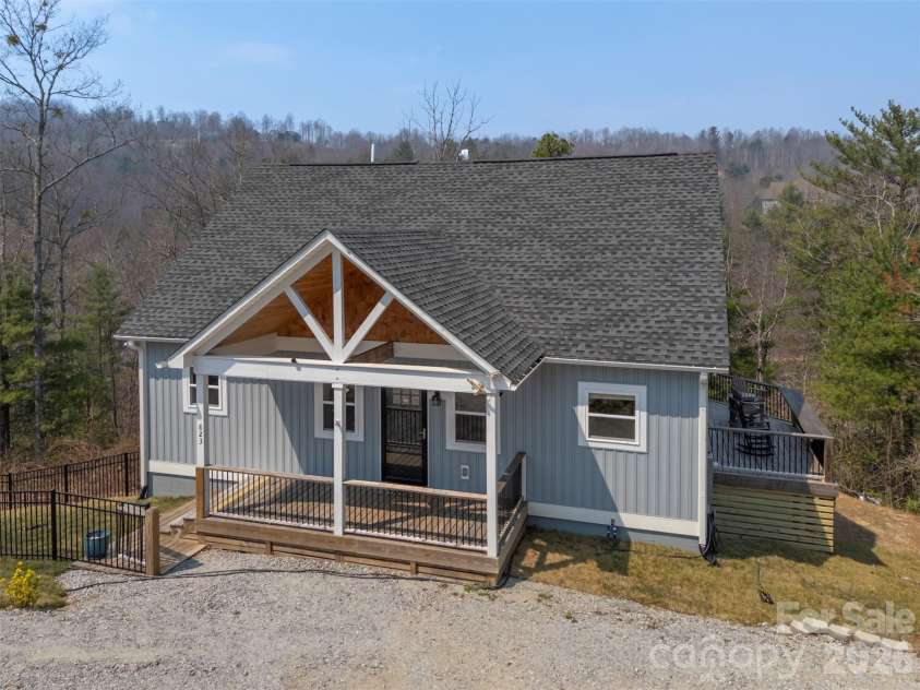 823 Silverstone Drive, Hendersonville, NC 28792.  MLS# CAR4357861, YatesRealty ID 11593. 