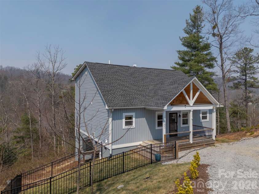 823 Silverstone Drive, Hendersonville, NC 28792.  MLS# CAR4357861, YatesRealty ID 11593. 