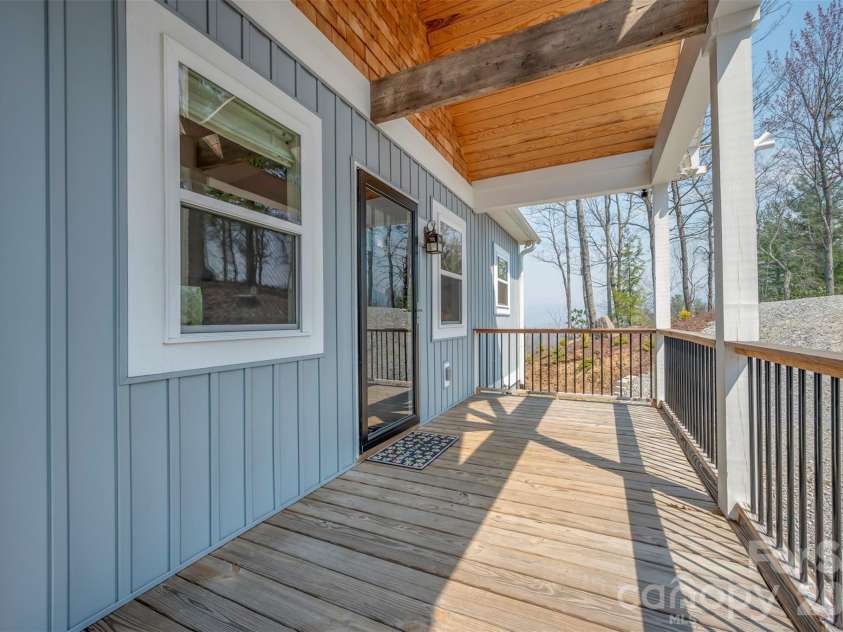 823 Silverstone Drive, Hendersonville, NC 28792.  MLS# CAR4357861, YatesRealty ID 11593. 