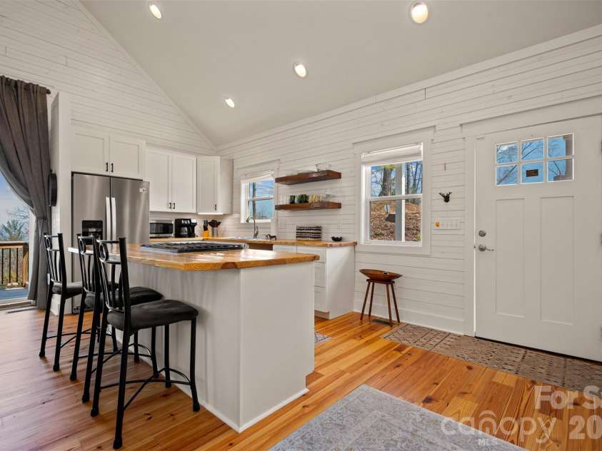 823 Silverstone Drive, Hendersonville, NC 28792.  MLS# CAR4357861, YatesRealty ID 11593. 
