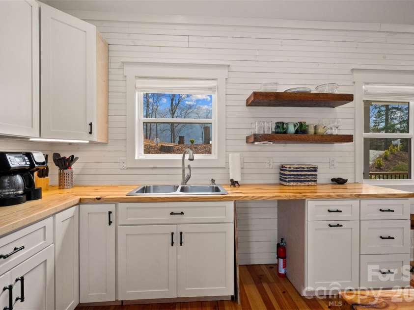 823 Silverstone Drive, Hendersonville, NC 28792.  MLS# CAR4357861, YatesRealty ID 11593. 