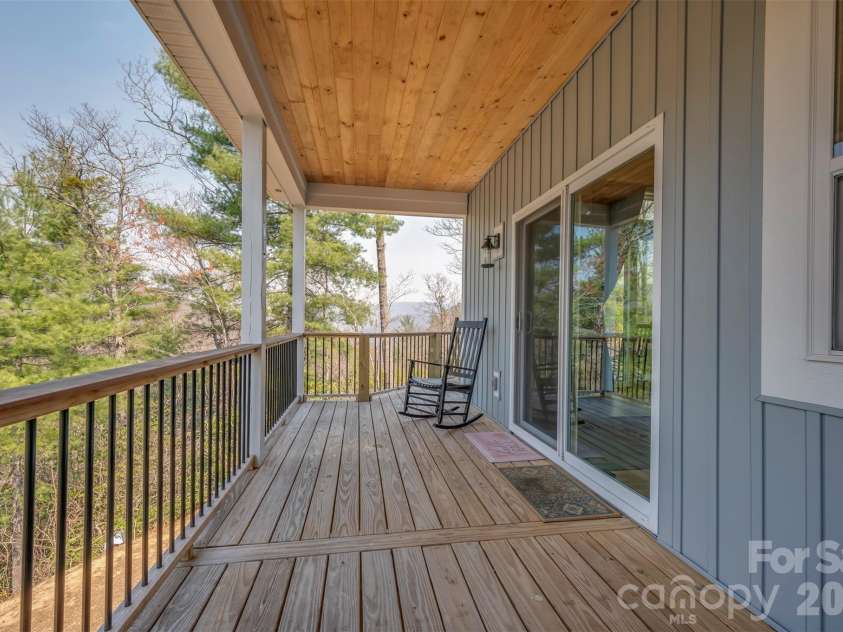 823 Silverstone Drive, Hendersonville, NC 28792.  MLS# CAR4357861, YatesRealty ID 11593. 
