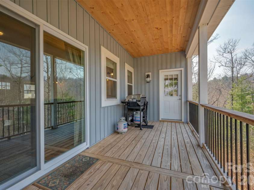 823 Silverstone Drive, Hendersonville, NC 28792.  MLS# CAR4357861, YatesRealty ID 11593. 