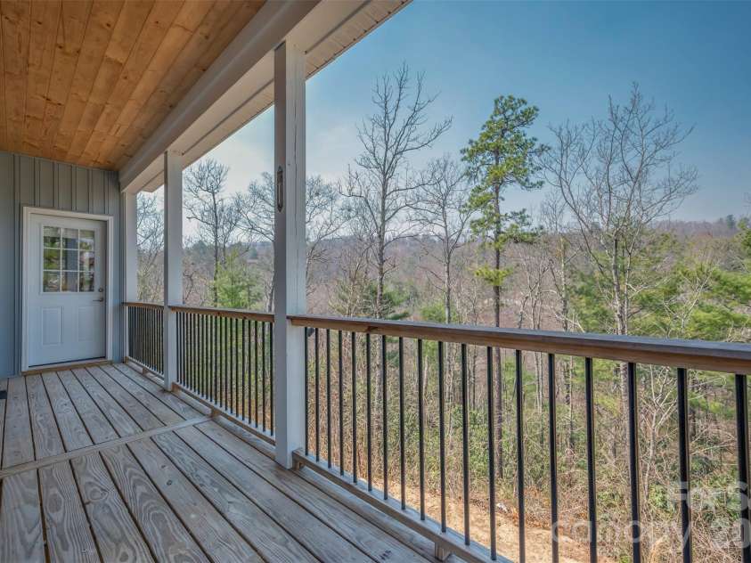 823 Silverstone Drive, Hendersonville, NC 28792.  MLS# CAR4357861, YatesRealty ID 11593. 