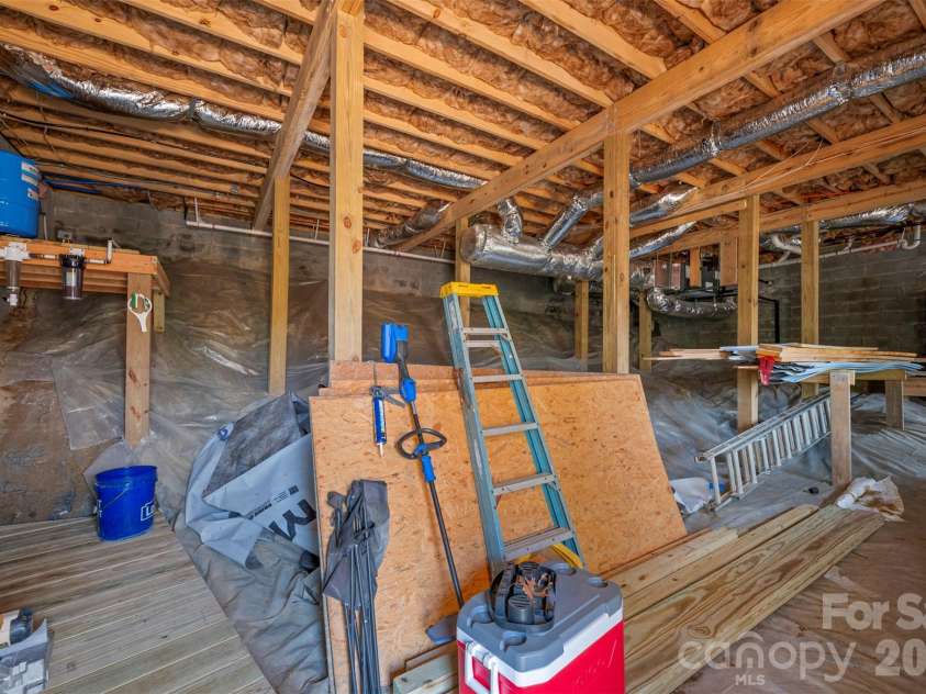 823 Silverstone Drive, Hendersonville, NC 28792.  MLS# CAR4357861, YatesRealty ID 11593. 