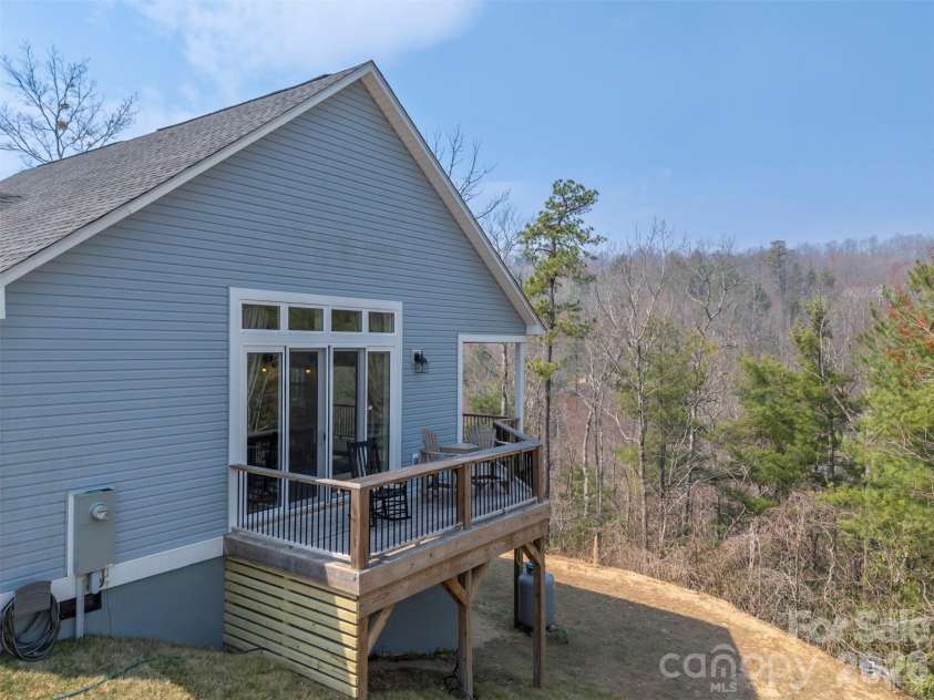 823 Silverstone Drive, Hendersonville, NC 28792.  MLS# CAR4357861, YatesRealty ID 11593. 