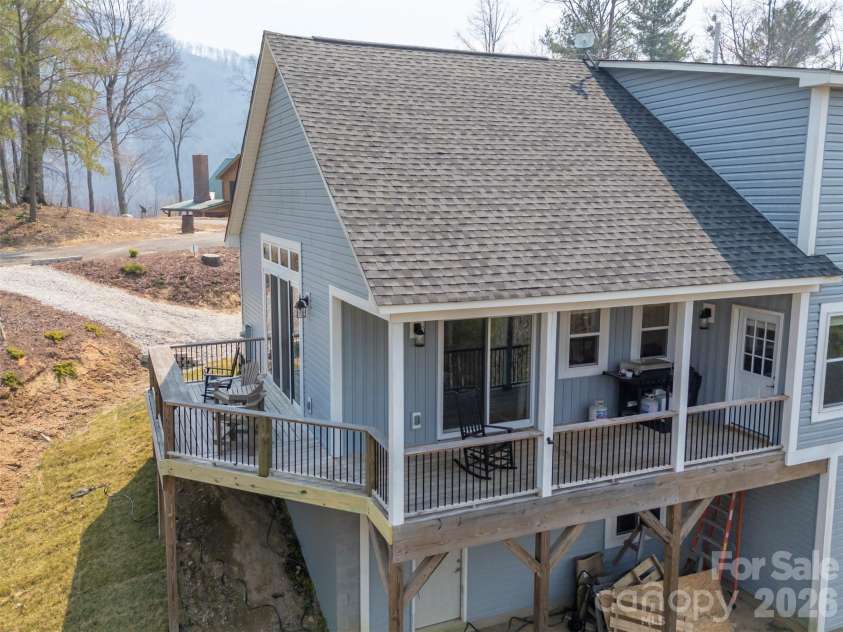 823 Silverstone Drive, Hendersonville, NC 28792.  MLS# CAR4357861, YatesRealty ID 11593. 