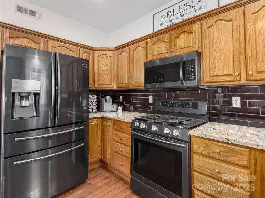 9 Madelyn Lane, Fairview, NC 28730.  MLS# CAR4247476, YatesRealty ID 11593. 