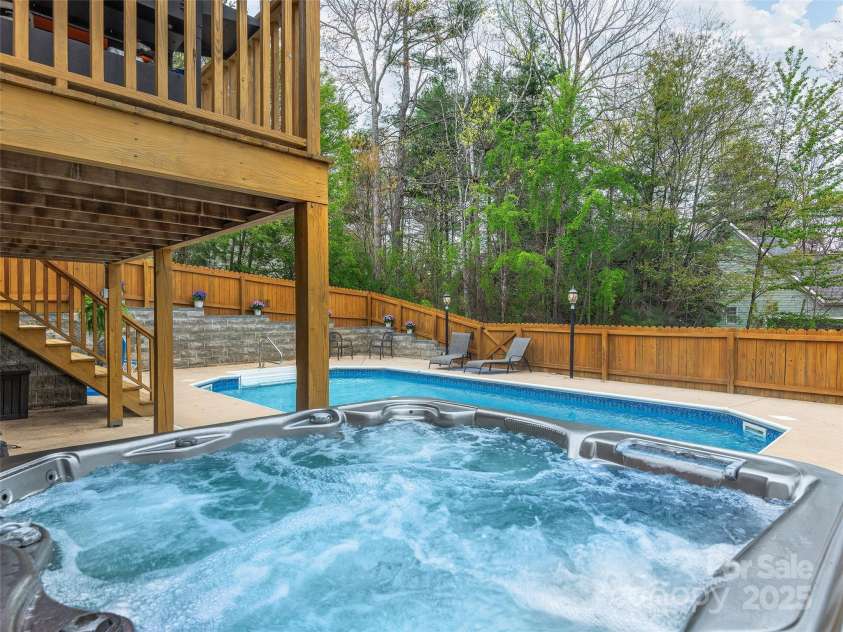 9 Madelyn Lane, Fairview, NC 28730.  MLS# CAR4247476, YatesRealty ID 11593. 