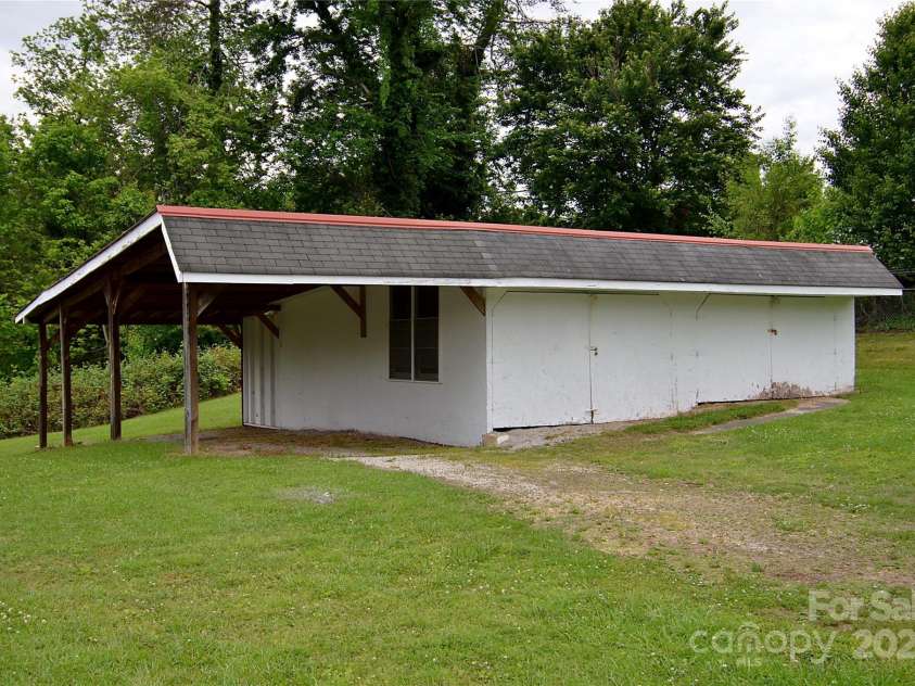 114 Ashworth Circle, Marion, NC 28752.  MLS# CAR4213343, YatesRealty ID 11594. Garage