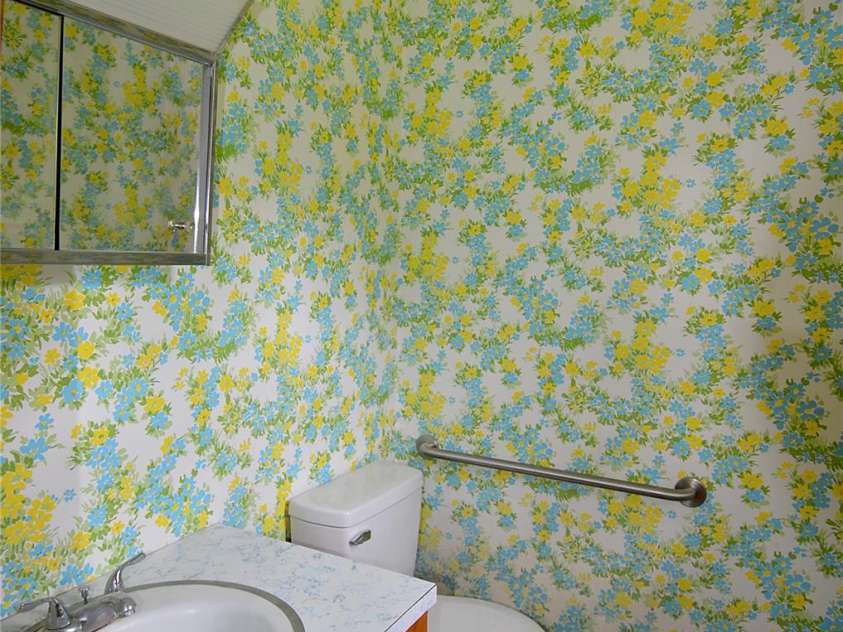 114 Ashworth Circle, Marion, NC 28752.  MLS# CAR4213343, YatesRealty ID 11594. Half bath off of BR2