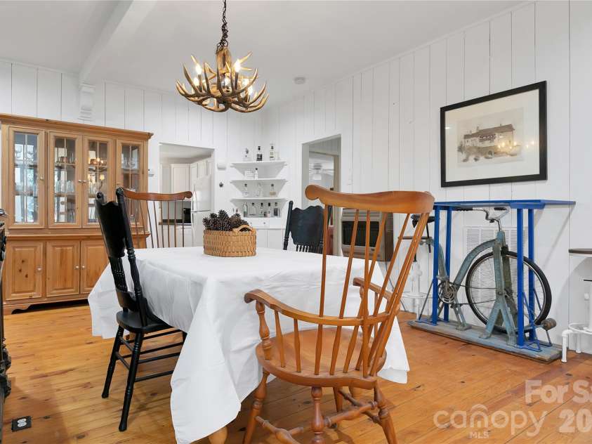 231 Cedar Lane, Brevard, NC 28712.  MLS# CAR4358033, YatesRealty ID 11596. 
