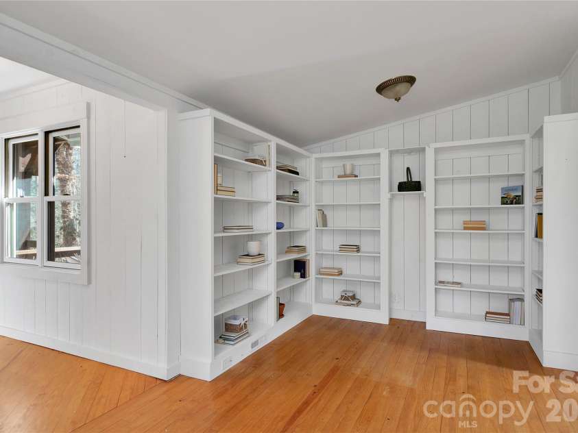 231 Cedar Lane, Brevard, NC 28712.  MLS# CAR4358033, YatesRealty ID 11596. 