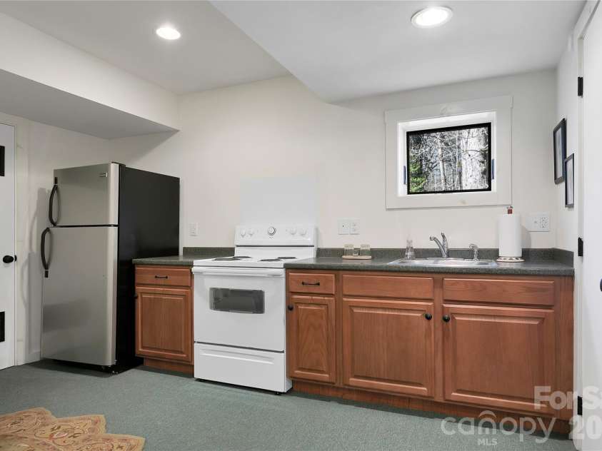 231 Cedar Lane, Brevard, NC 28712.  MLS# CAR4358033, YatesRealty ID 11596. 