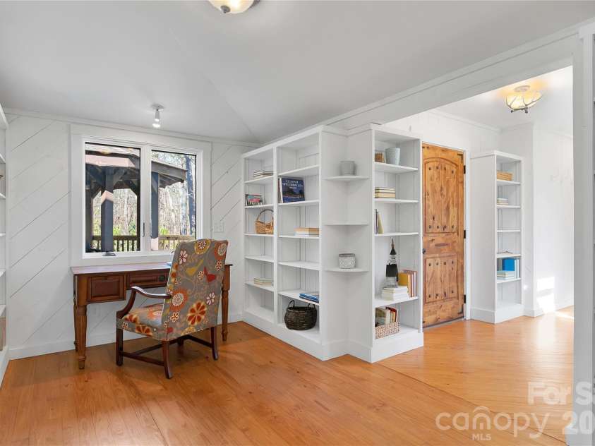 231 Cedar Lane, Brevard, NC 28712.  MLS# CAR4358033, YatesRealty ID 11596. Library