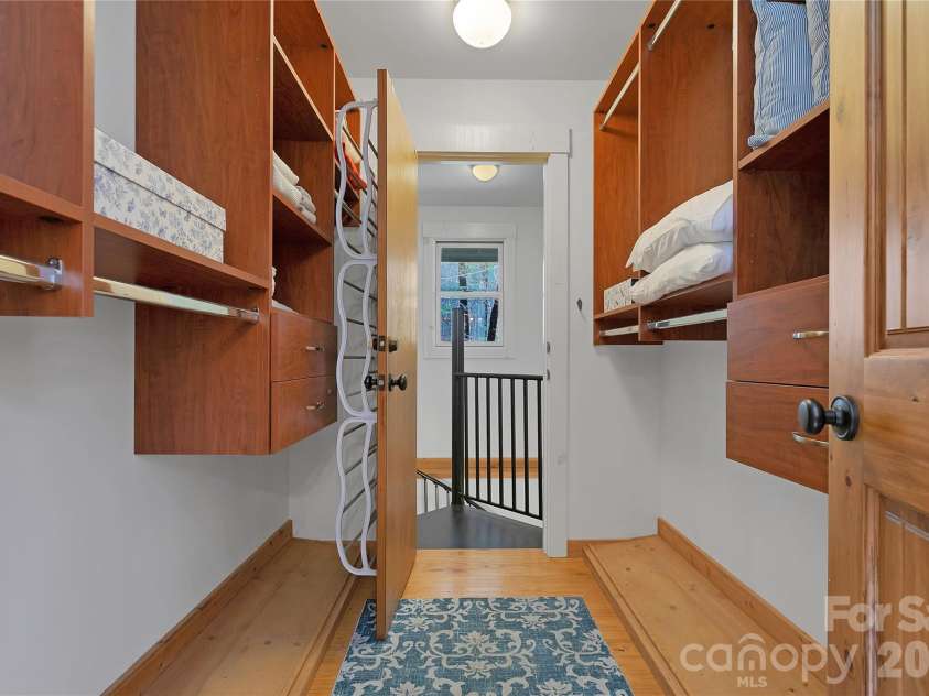 231 Cedar Lane, Brevard, NC 28712.  MLS# CAR4358033, YatesRealty ID 11596. Primary walk in closet