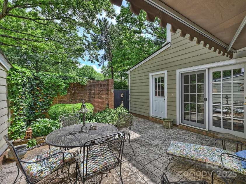 4464 Mullens Ford Road, Charlotte, NC 28226.  MLS# CAR4255434, YatesRealty ID 11596. Courtyard