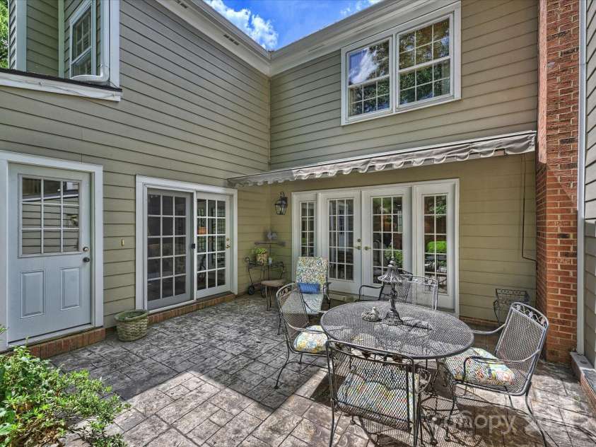 4464 Mullens Ford Road, Charlotte, NC 28226.  MLS# CAR4255434, YatesRealty ID 11596. Courtyard