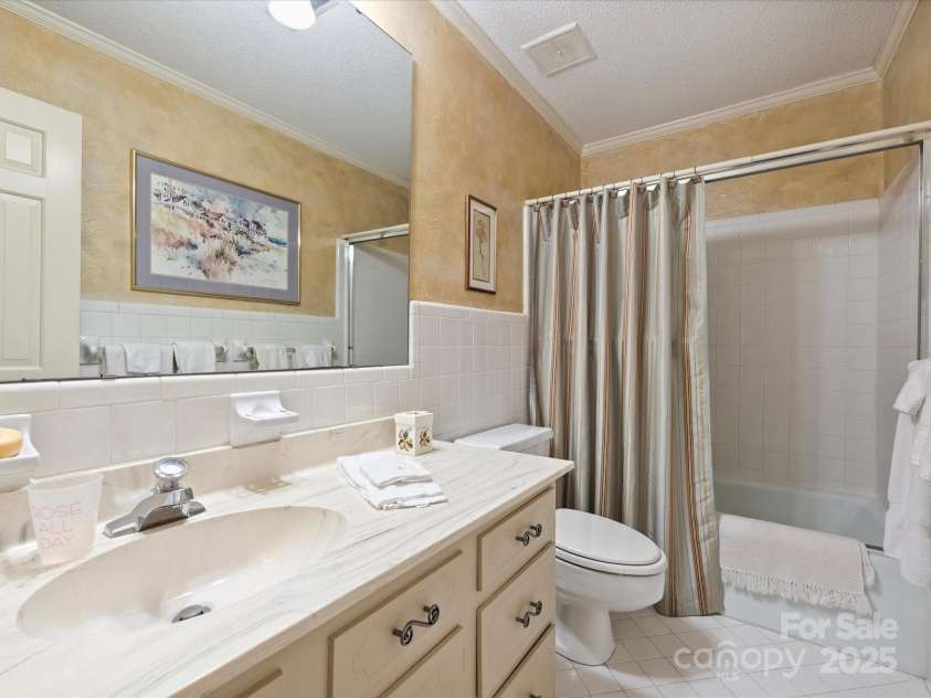 4464 Mullens Ford Road, Charlotte, NC 28226.  MLS# CAR4255434, YatesRealty ID 11596. Full Bath 2