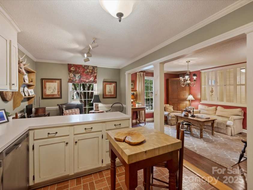 4464 Mullens Ford Road, Charlotte, NC 28226.  MLS# CAR4255434, YatesRealty ID 11596. Kitchen
