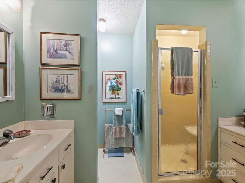4464 Mullens Ford Road, Charlotte, NC 28226.  MLS# CAR4255434, YatesRealty ID 11596. Primary Bathroom