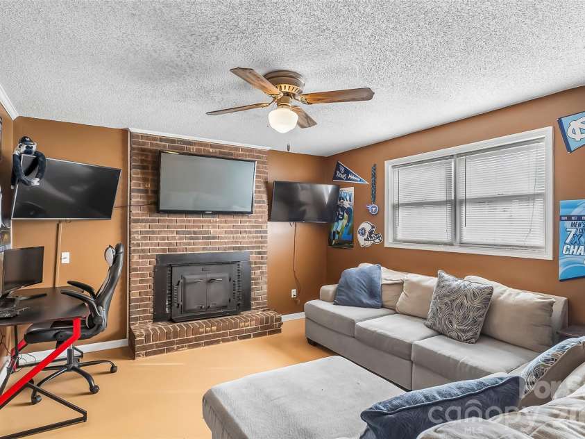 1757 Castlewood Court, Hickory, NC 28602.  MLS# CAR4357839, YatesRealty ID 11597. 