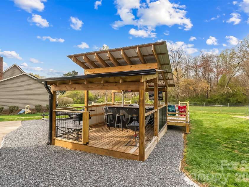 1757 Castlewood Court, Hickory, NC 28602.  MLS# CAR4357839, YatesRealty ID 11597. 