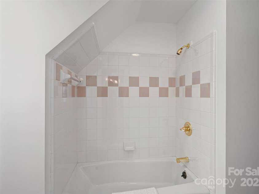 888 Craigmont Lane, Concord, NC 28027.  MLS# CAR4224101, YatesRealty ID 11598. 