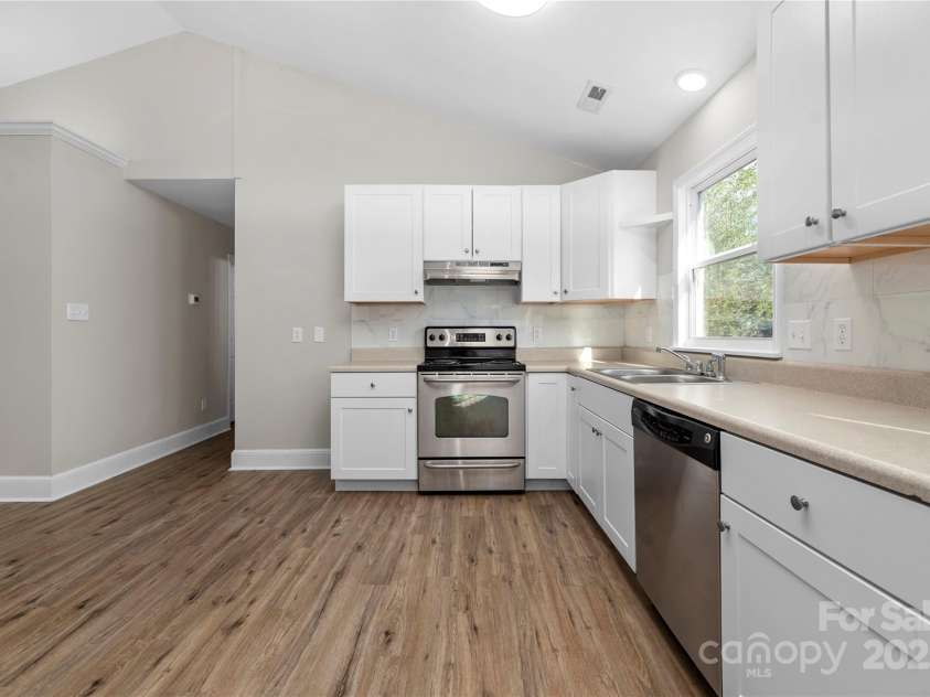130 Charlotte Street, Mooresville, NC 28115.  MLS# CAR4228637, YatesRealty ID 11599. 
